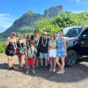 Pic emblématique du Mont Otemanu s'élevant du lagon turquoise de Bora Bora
