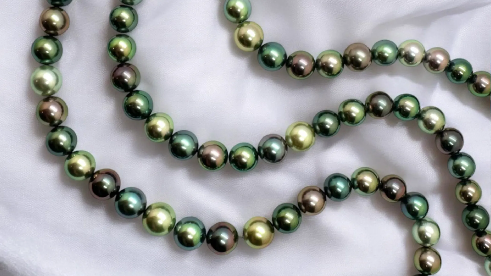 Luxury display of authentic Tahitian Black Pearls and jewelry at Arc en Ciel Bora Bora